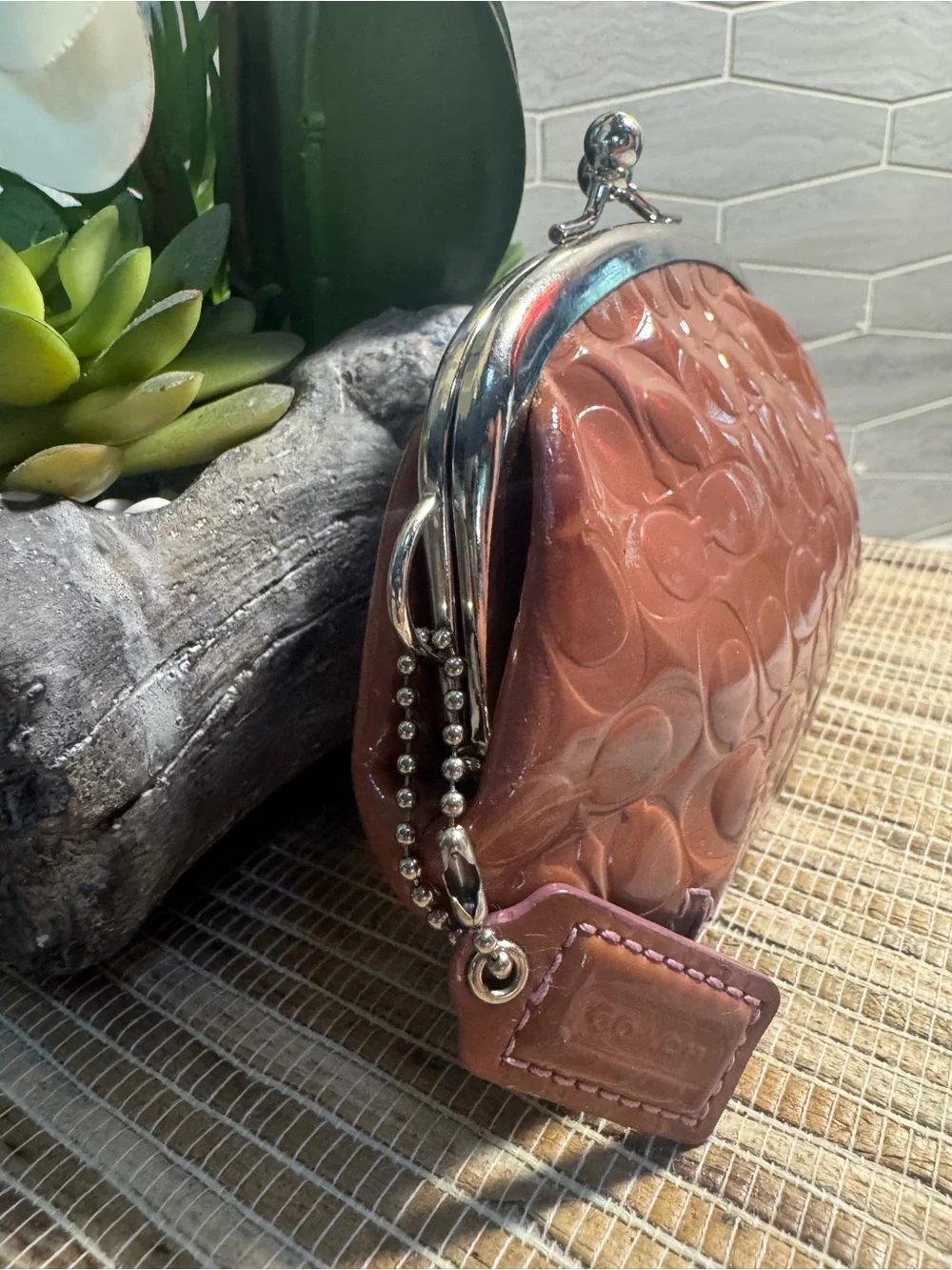 Coach Patent Leather Kiss-Lock Wristlet in Chestnut Brown Org 2 Tone Hang Tag